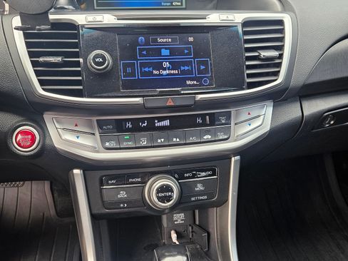 Used 2014 Honda Accord Touring image 11