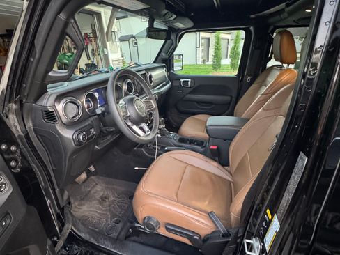 Used 2023 Jeep Gladiator Rubicon w/ LED Lighting Group AWD/4WD image 15
