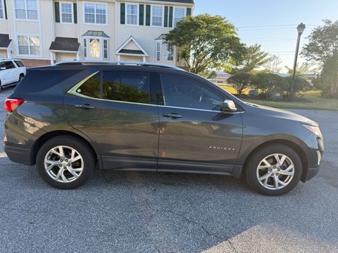 Used 2019 Chevrolet Equinox LT AWD/4WD image 2