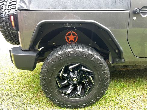 Used 2018 Jeep Wrangler Sport image 5