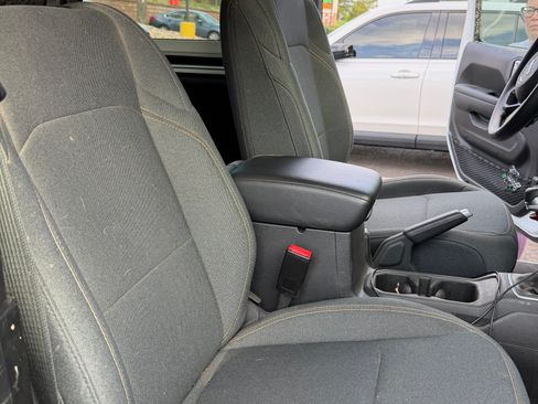 Used 2025 Jeep Wrangler Sport image 5