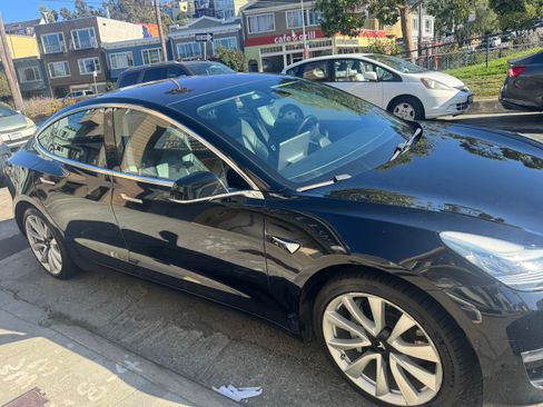 Used 2018 Tesla Model 3 Long Range image 4