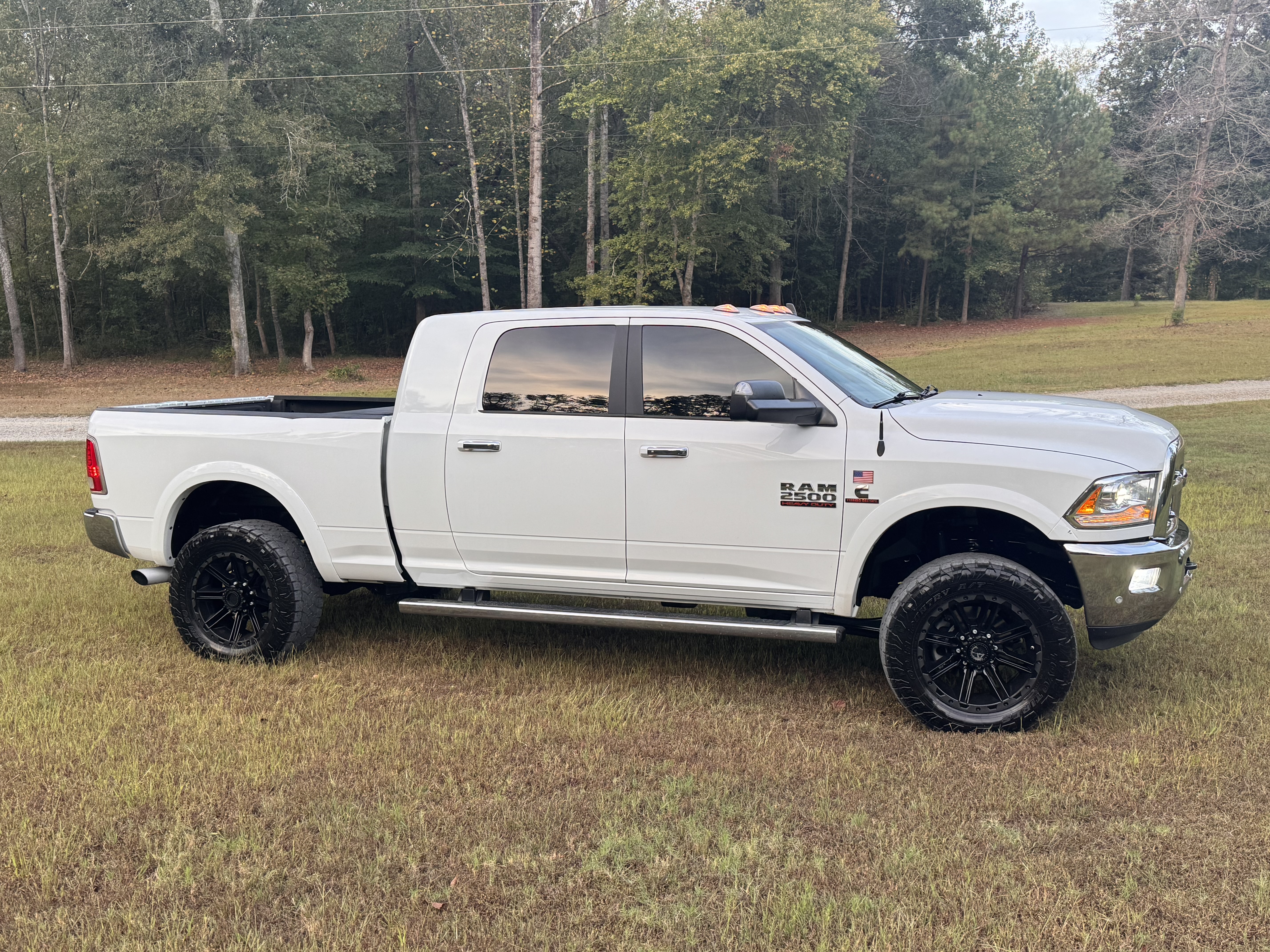 Used 2018 RAM 2500 Laramie AWD/4WD image 2