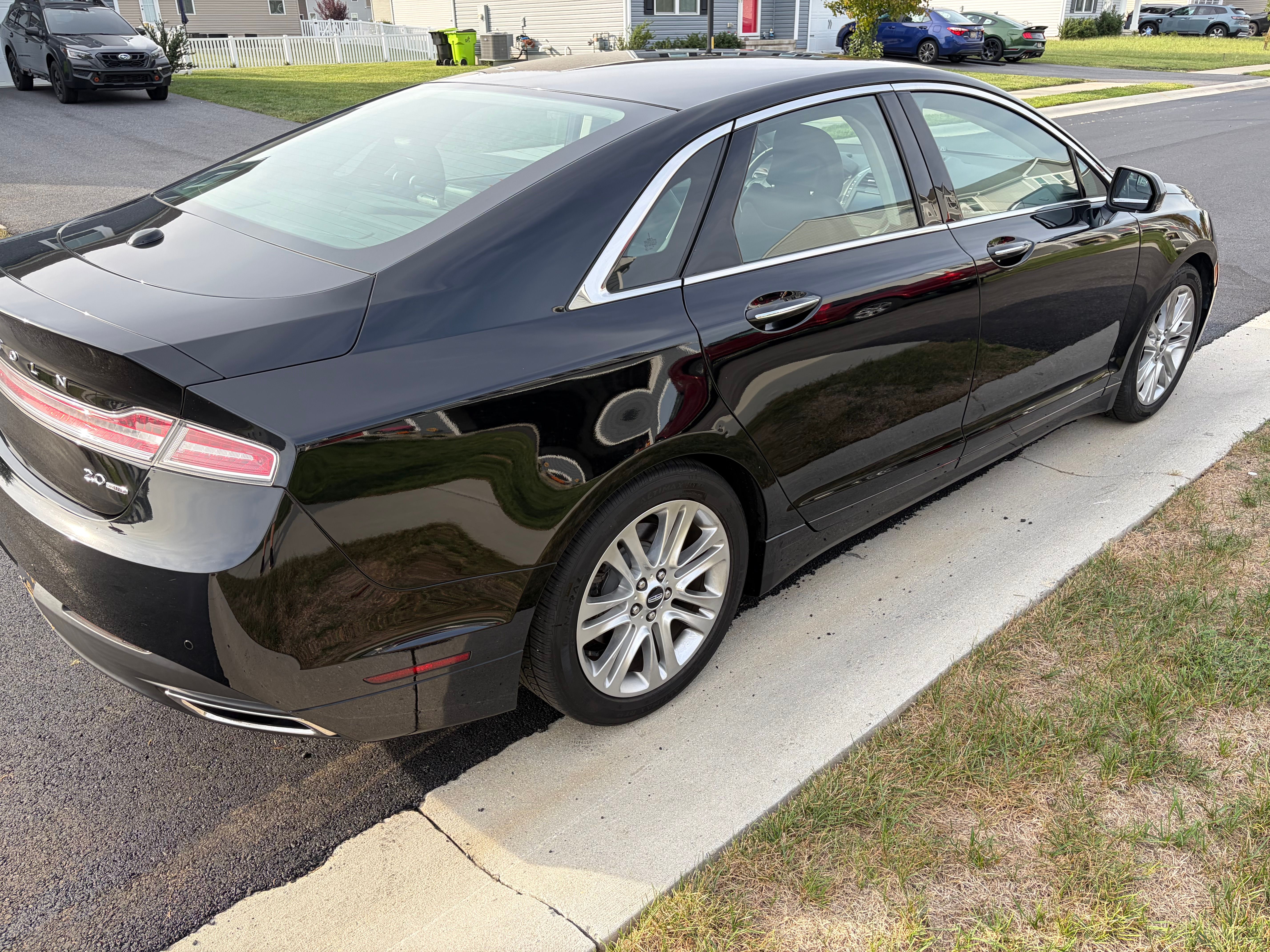 Used 2016 Lincoln MKZ FWD image 5