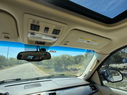 Used 2007 Cadillac Escalade ESV AWD w/ Information Package image 14