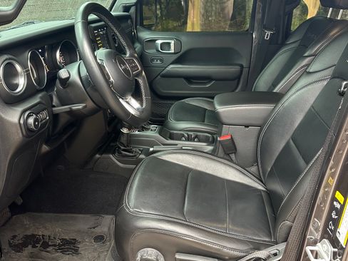 Used 2022 Jeep Wrangler Unlimited Sahara image 5