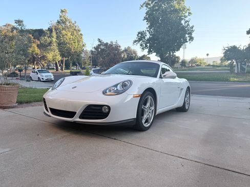 Used 2011 Porsche Cayman RWD image 1