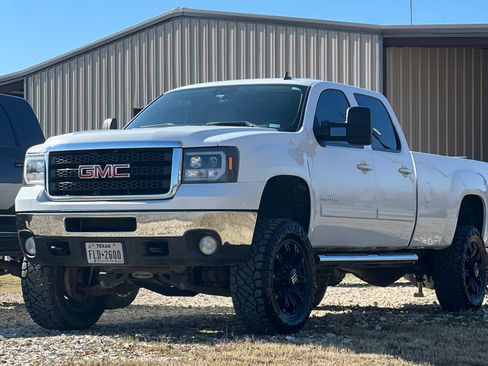 Used 2011 GMC Sierra 3500 SLT w/ SLT Convenience Package image 2