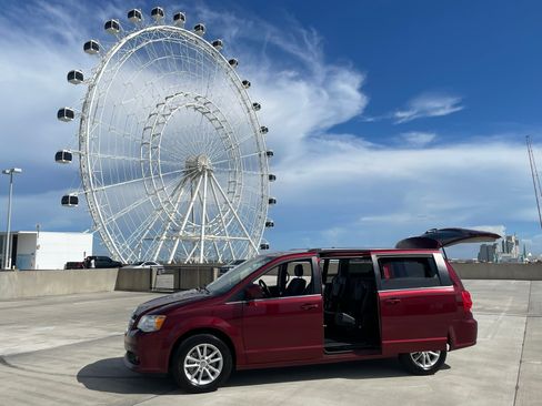 Used 2018 Dodge Grand Caravan SXT image 5