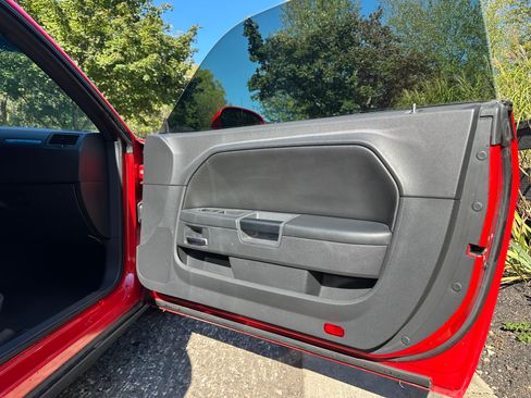 Used 2010 Dodge Challenger R/T image 30