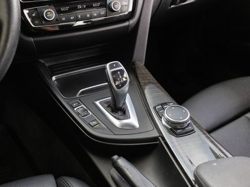 Used 2017 BMW 330i xDrive Sedan w/ Premium Package image 23