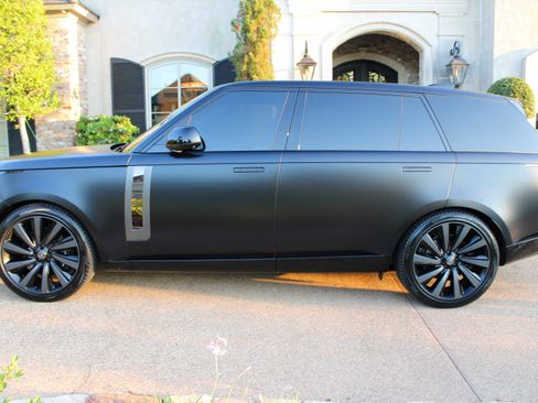 Used 2023 Land Rover Range Rover SV image 1