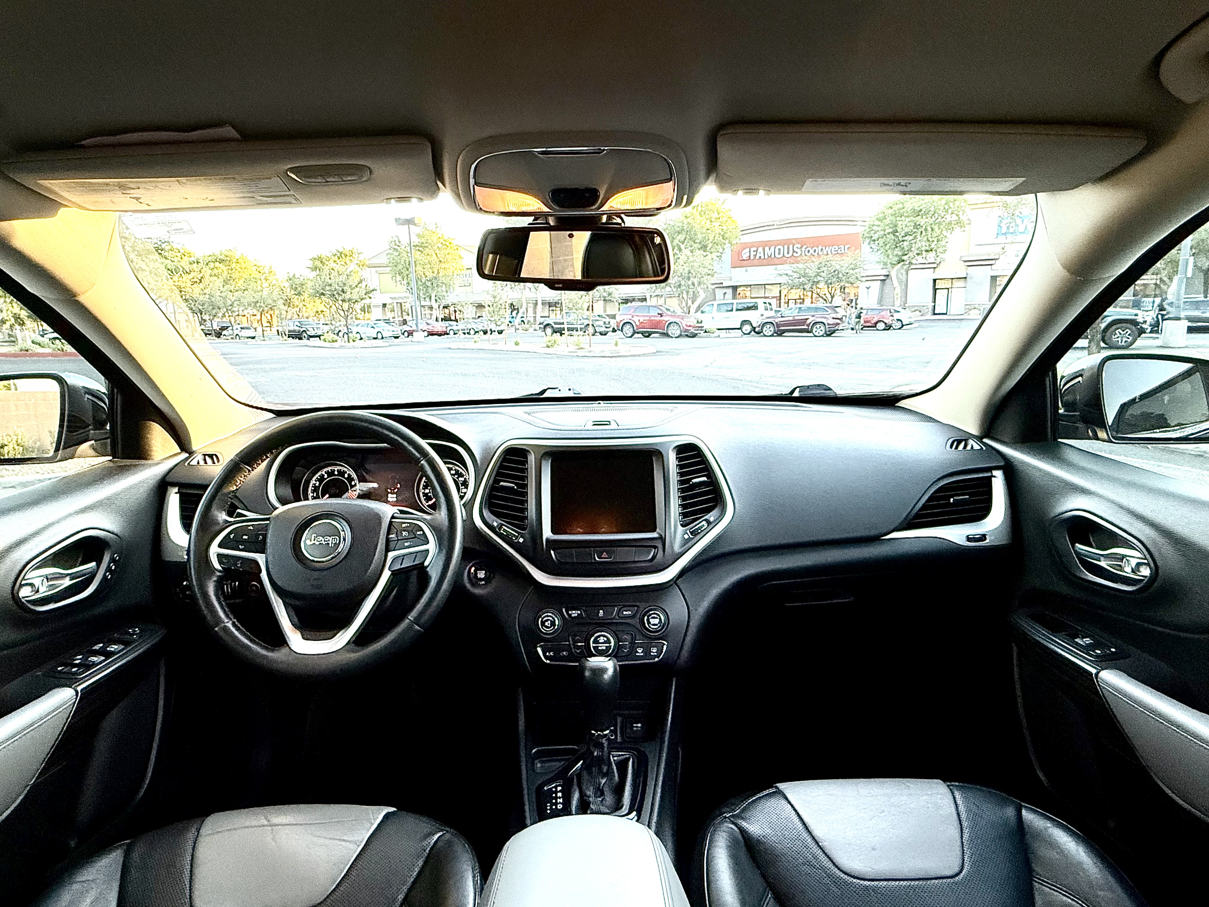 Used 2014 Jeep Cherokee Limited w/ Luxury Group FWD image 6