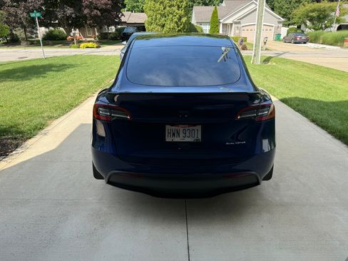 Used 2021 Tesla Model Y Long Range AWD/4WD image 6