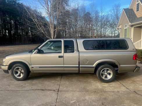 Used 2002 Chevrolet S10 Pickup LS w/ LS Preferred Equipment Group image 9