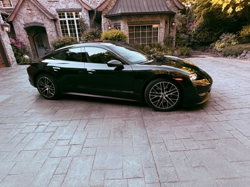Used 2021 Porsche Taycan RWD image 6