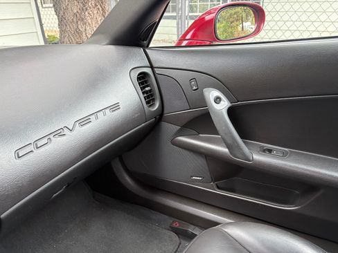 Used 2006 Chevrolet Corvette Coupe w/ Preferred Equipment Group RWD image 12