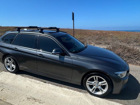 Used 2019 BMW 330i xDrive Wagon w/ M Sport Package AWD/4WD image 4