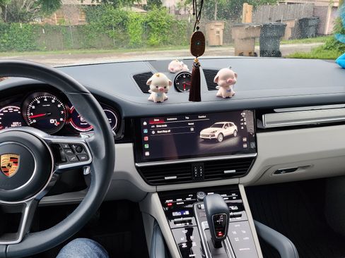 Used 2023 Porsche Cayenne Platinum Edition image 17