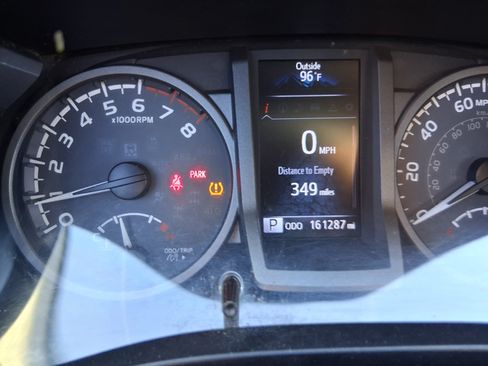 Used 2016 Toyota Tacoma TRD Off-Road image 11