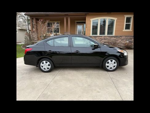 Used 2019 Nissan Versa S image 2