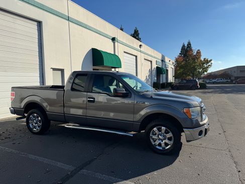 Used 2013 Ford F150 XLT w/ XLT Chrome Pkg image 4