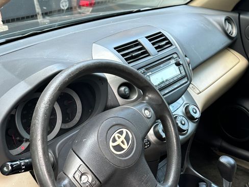 Used 2012 Toyota RAV4 4WD image 19