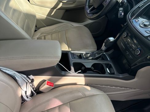 Used 2017 Ford Escape Titanium image 30