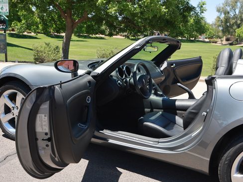 Used 2007 Pontiac Solstice GXP w/ Premium Package RWD image 19