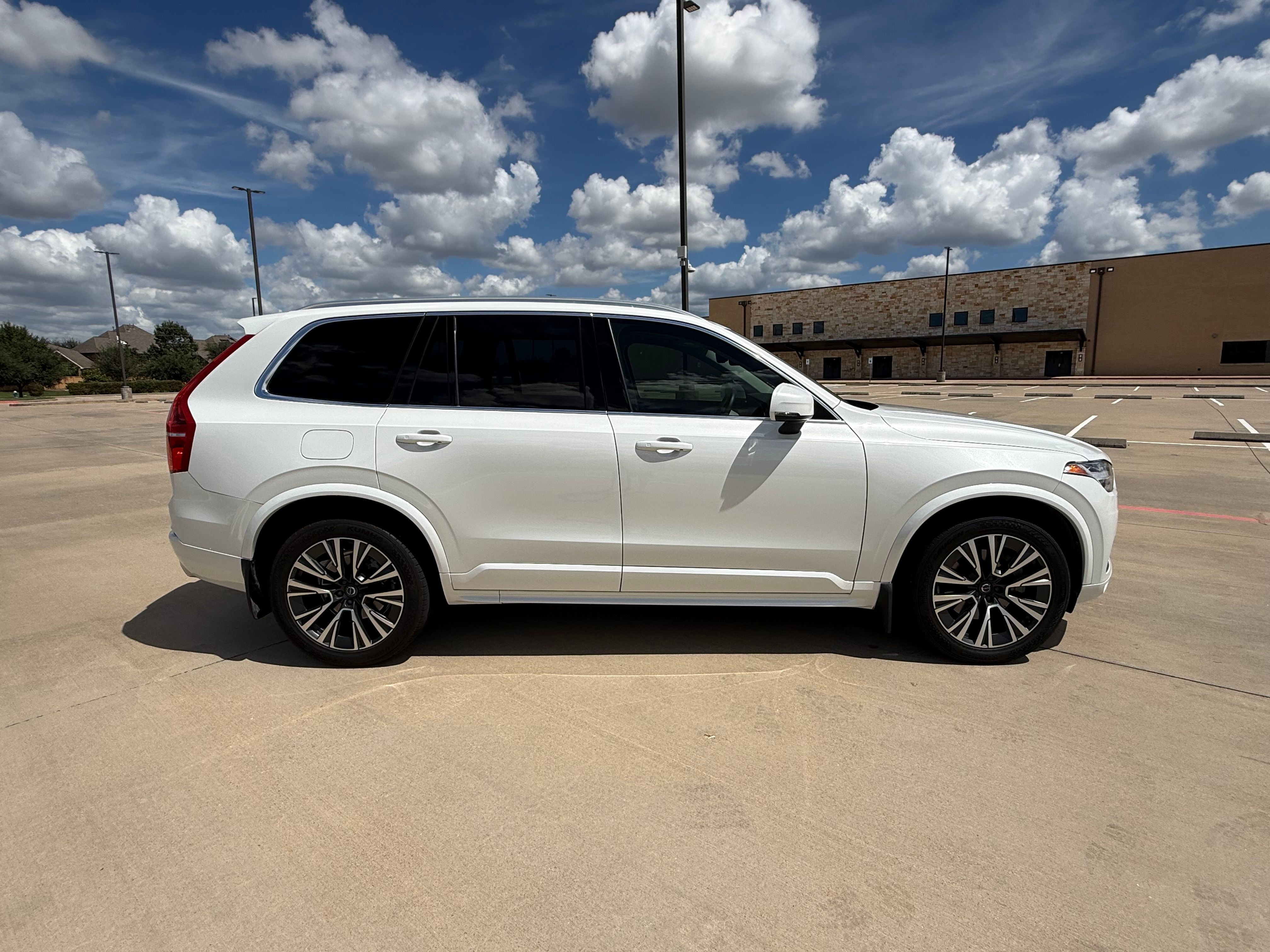 Used 2021 Volvo XC90 T5 Momentum w/ Protection Package Premier FWD image 10