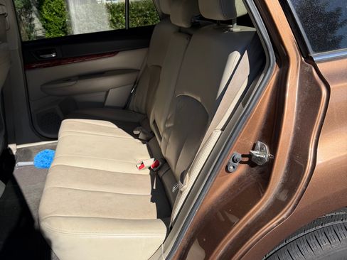 Used 2011 Subaru Outback 2.5i Limited w/ PWR Moonroof Pkg AWD/4WD image 18