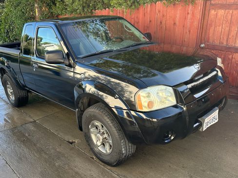 Used 2002 Nissan Frontier XE RWD image 2