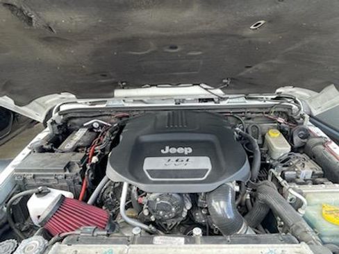 Used 2013 Jeep Wrangler Unlimited Rubicon w/ Dual Top Group image 9