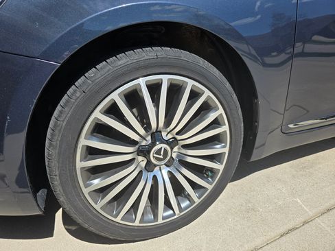 Used 2015 Kia Cadenza Premium w/ Technology Package FWD image 10
