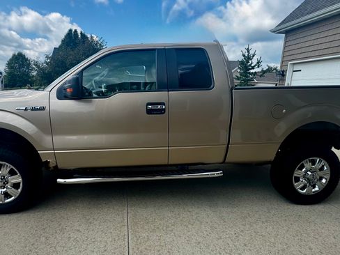 Used 2011 Ford F150 XLT w/ XLT Chrome Pkg AWD/4WD image 2