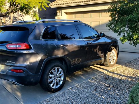 Used 2015 Jeep Cherokee Limited w/ Technology Group image 2