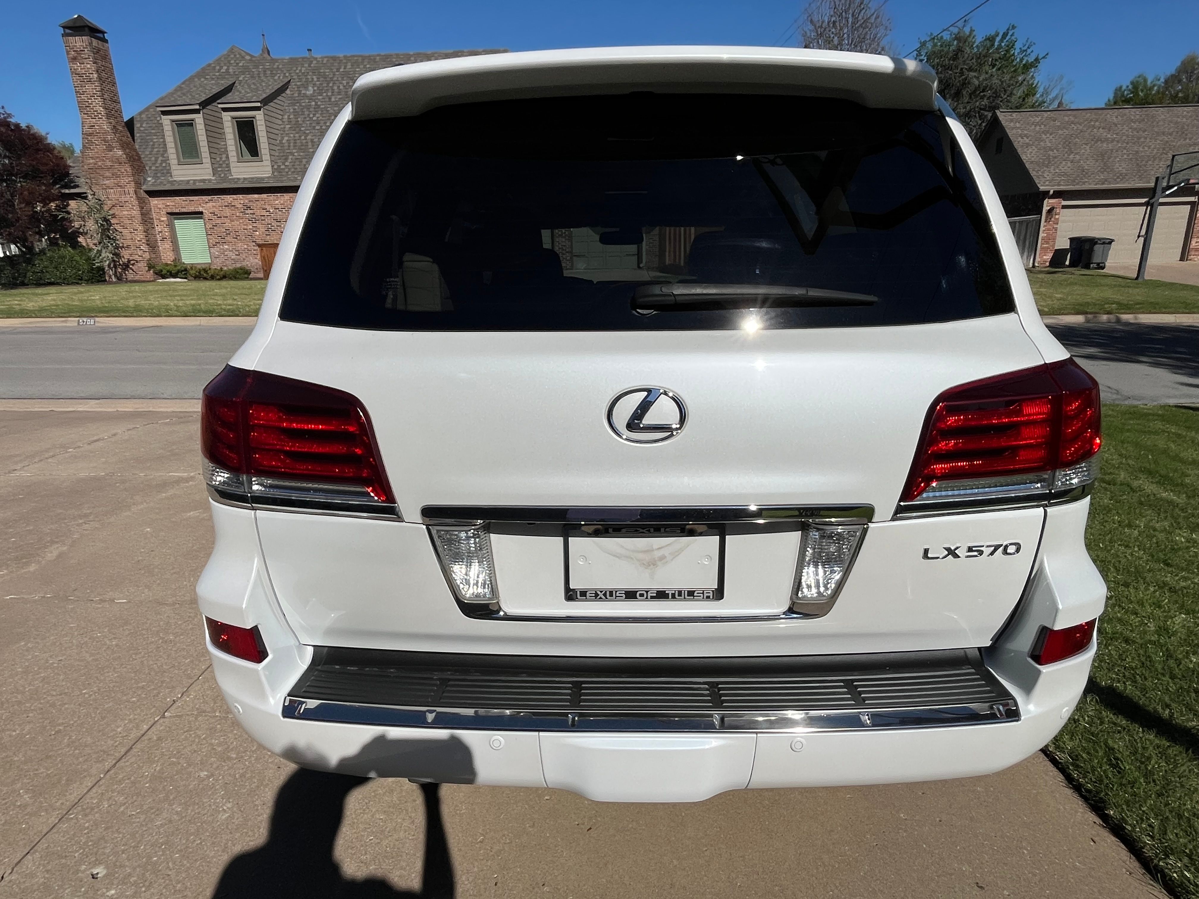Used 2015 Lexus LX 570 4WD image 2