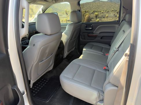 Used 2015 GMC Sierra 2500 SLT w/ Duramax Plus Package AWD/4WD image 10