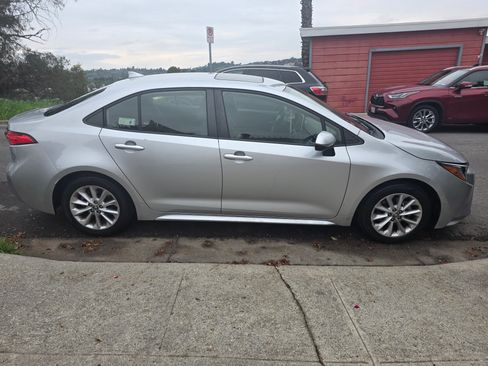 Used 2020 Toyota Corolla LE image 11