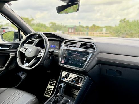 Used 2022 Volkswagen Tiguan SE R-Line image 11