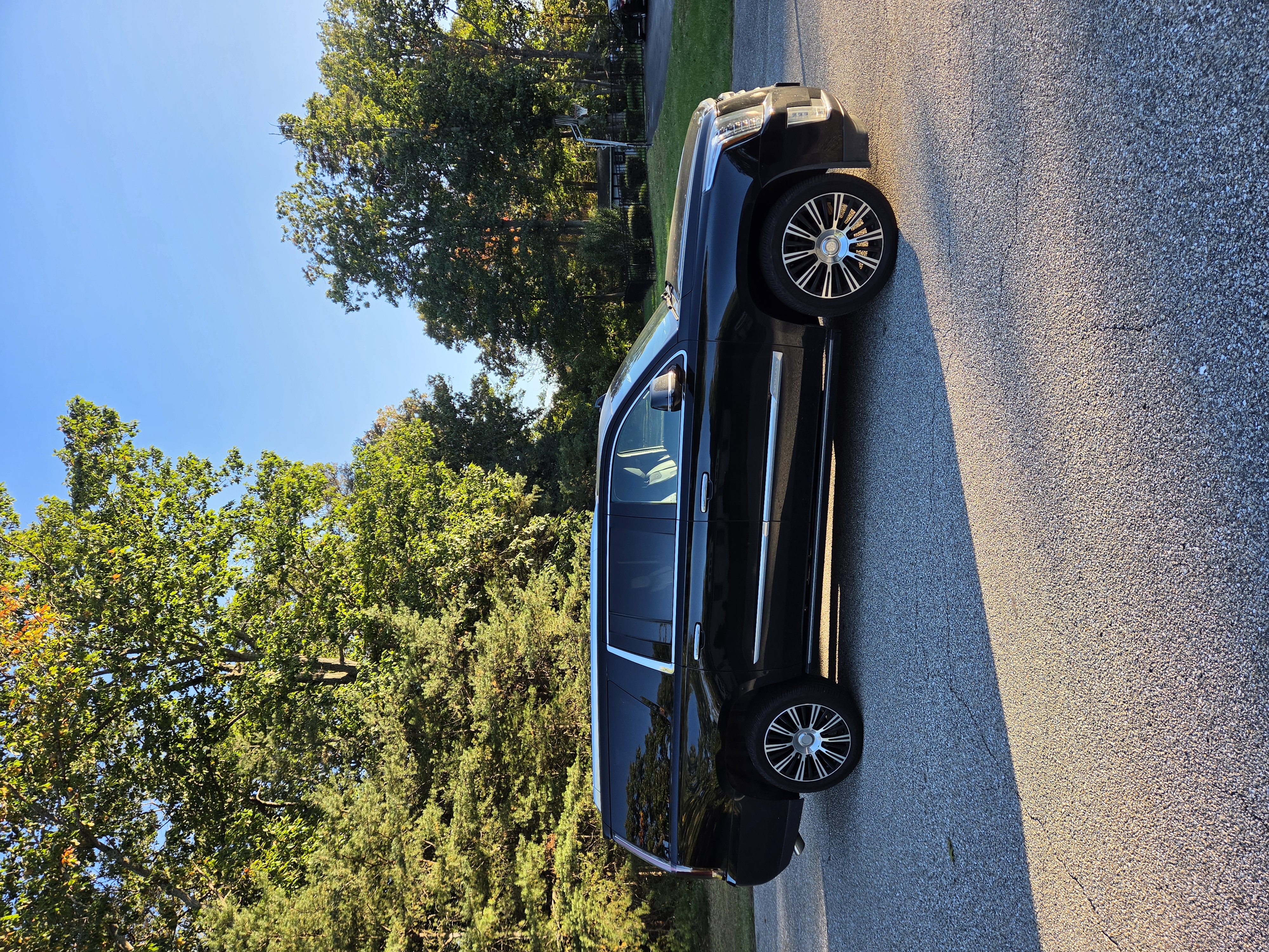 Used 2015 Cadillac Escalade ESV Premium AWD/4WD image 1