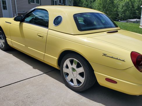 Used 2002 Ford Thunderbird RWD image 17