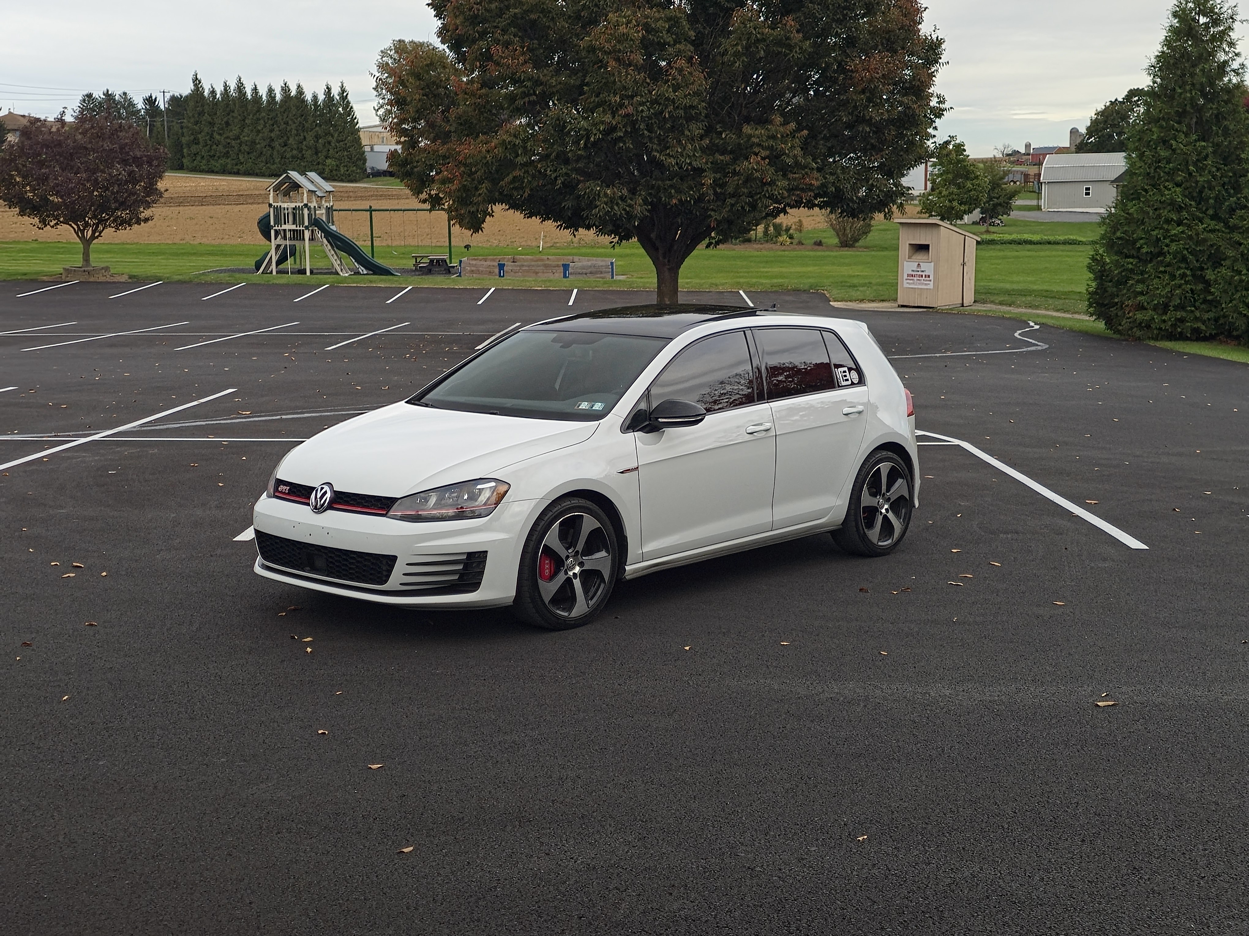 Used 2017 Volkswagen GTI Autobahn FWD image 1
