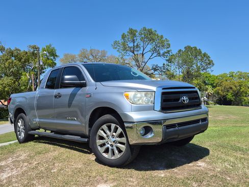 Used 2012 Toyota Tundra SR5 w/ SR5 Pkg image 4
