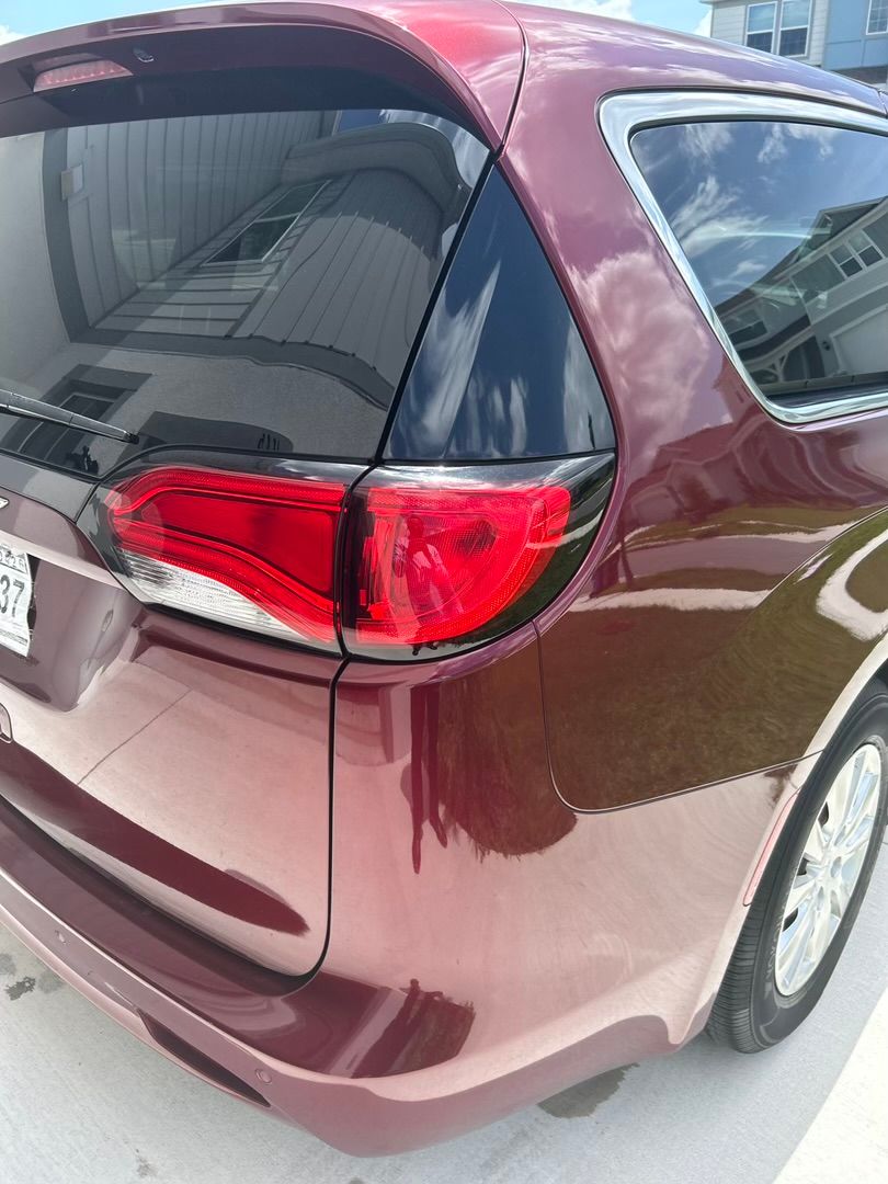 Used 2020 Chrysler Voyager L FWD image 12