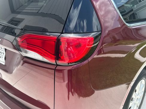 Used 2020 Chrysler Voyager L FWD image 12