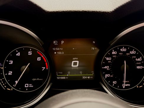 Used 2018 Alfa Romeo Stelvio Ti Sport AWD/4WD image 9