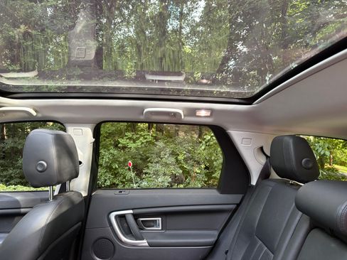 Used 2016 Land Rover Discovery Sport HSE AWD/4WD image 9