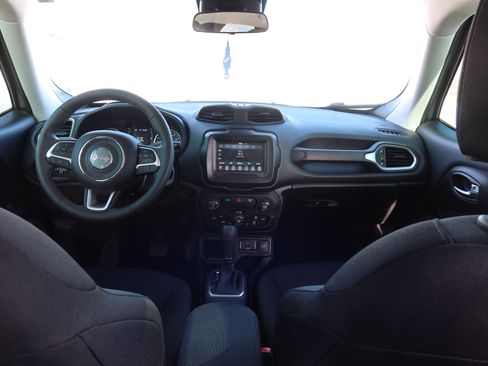 Used 2019 Jeep Renegade Latitude image 24