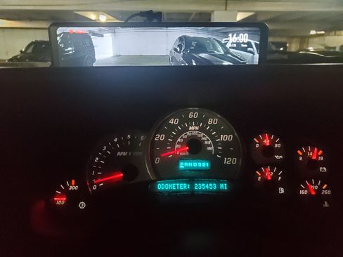 Used 2004 HUMMER H2 w/ Preferred Equipment Group image 8